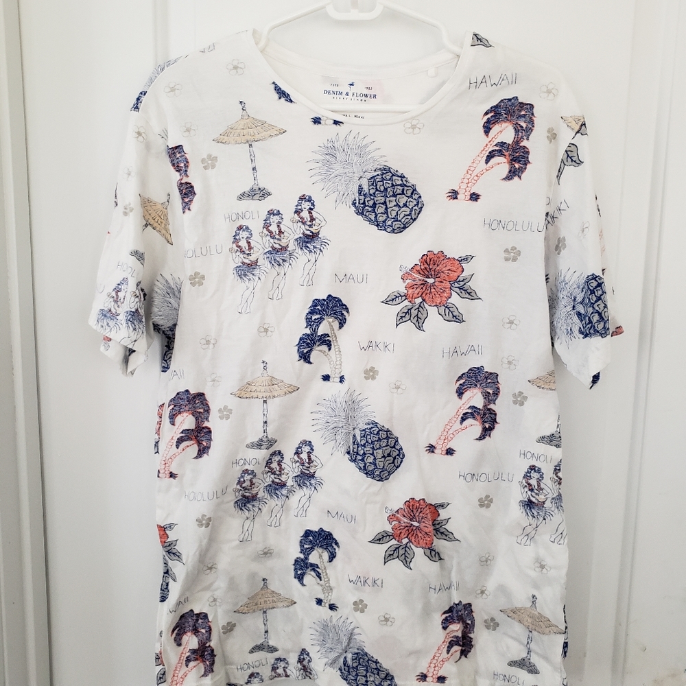 Denim & Flower white tee w/Hawaiian print sz L